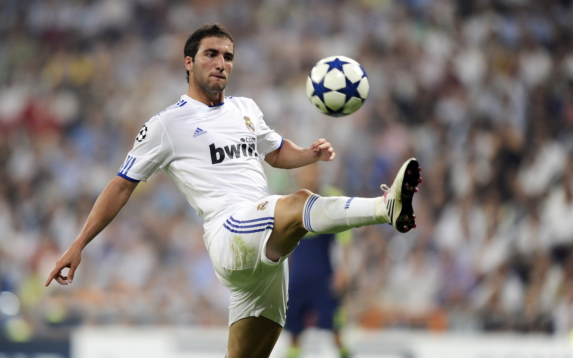 fb体育-《职业电竞选手的市场价值：年收入破百万不是梦》，职业电竞选手收入排行